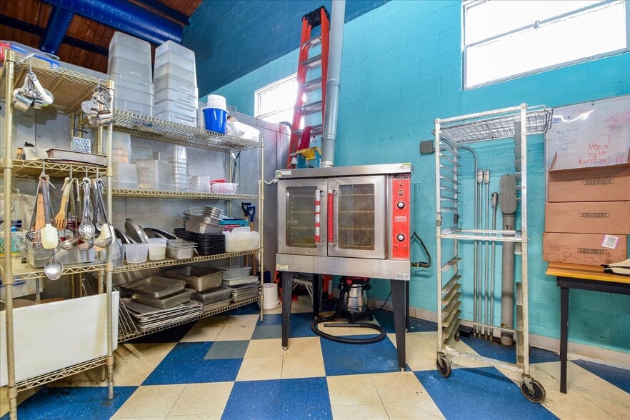 More Photos Of 1212 4th St SW, Roanoke General Retail For Sale