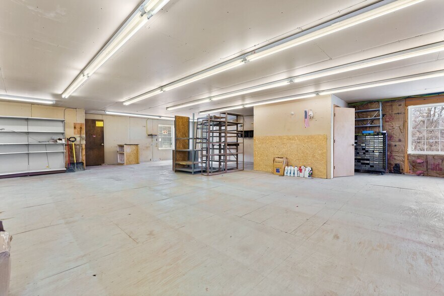 More Photos Of 76 Maple St, Manchester Office For Sale