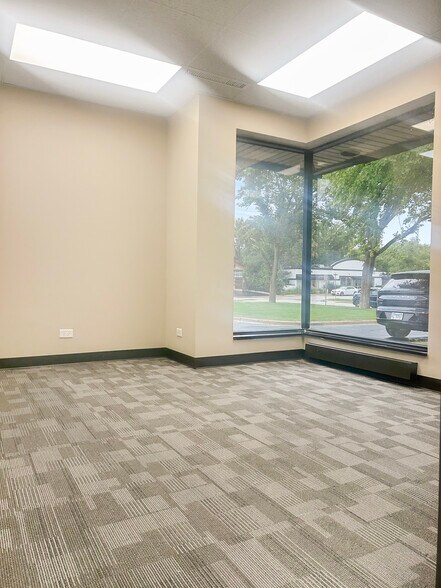 More Photos Of 333 Chestnut St, Hinsdale Medical For Lease