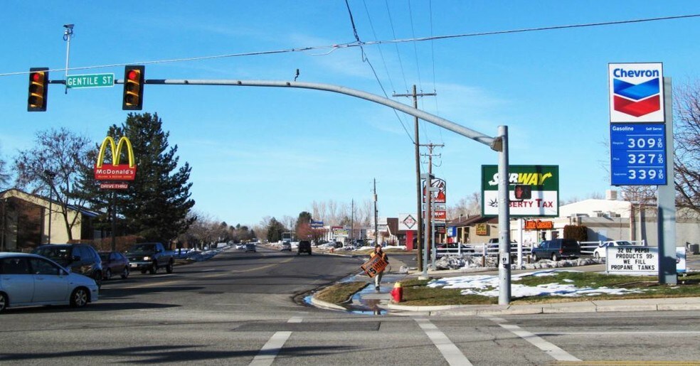 More Photos Of 70 S Fairfield Rd, Layton Storefront For Lease