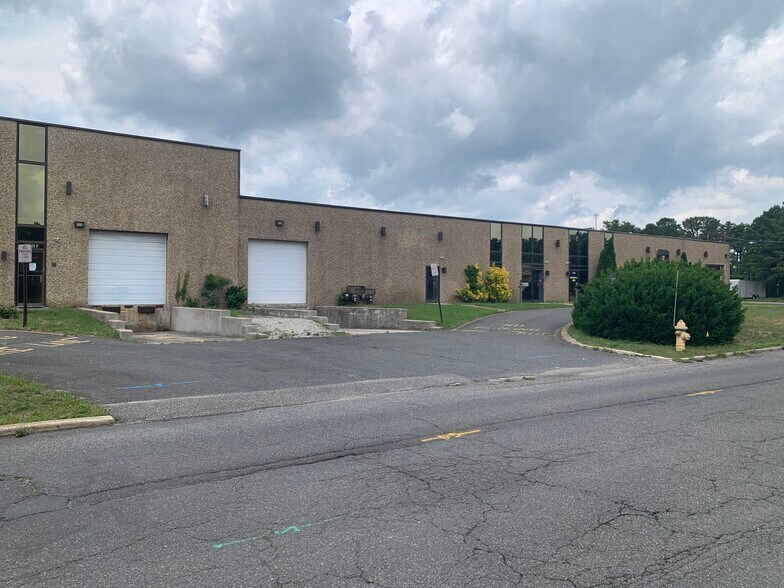 More Photos Of 1106 Industrial Parkway, Brick Warehouse For Lease