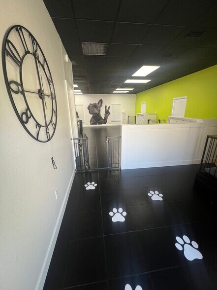 More Photos Of 205 Montgomery Ave, Sarasota Office For Sale