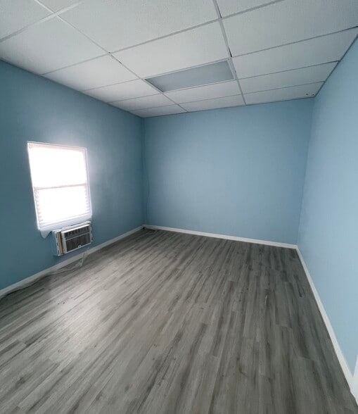 More Photos Of 5316 Lena Rd, Bradenton Light Distribution For Lease