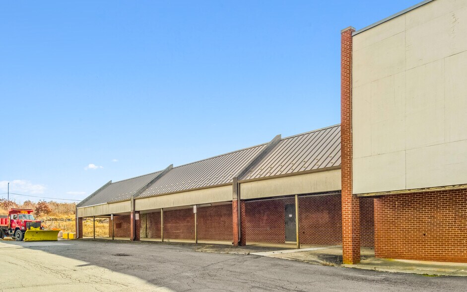 More Photos Of 210-290 Susquehanna Blvd, West Hazleton General Retail For Sale