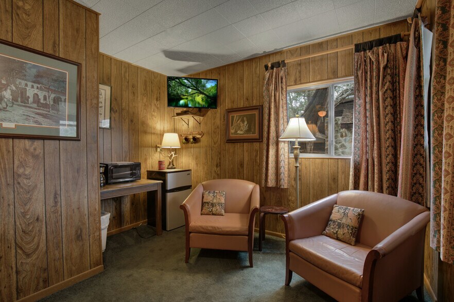 More Photos Of 7367 River Rd, New Braunfels Lodge Meeting Hall For Sale