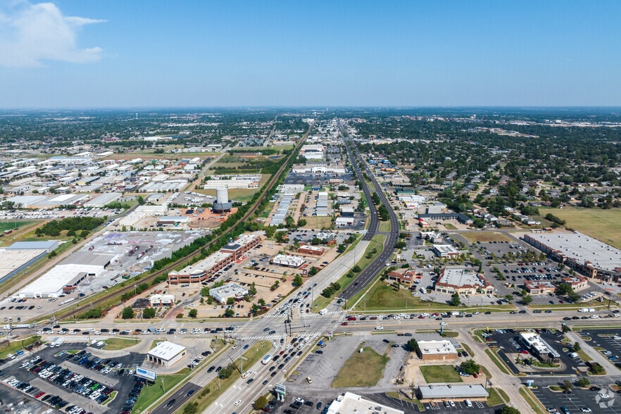 More Photos Of 3209 S Broadway, Edmond Unknown For Lease