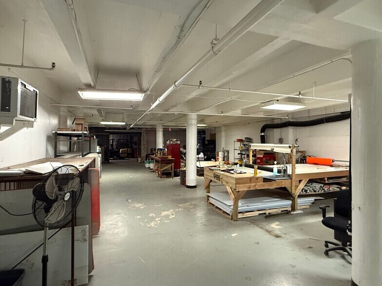 More Photos Of 1350 Woodswether Rd, Kansas City Flex For Lease