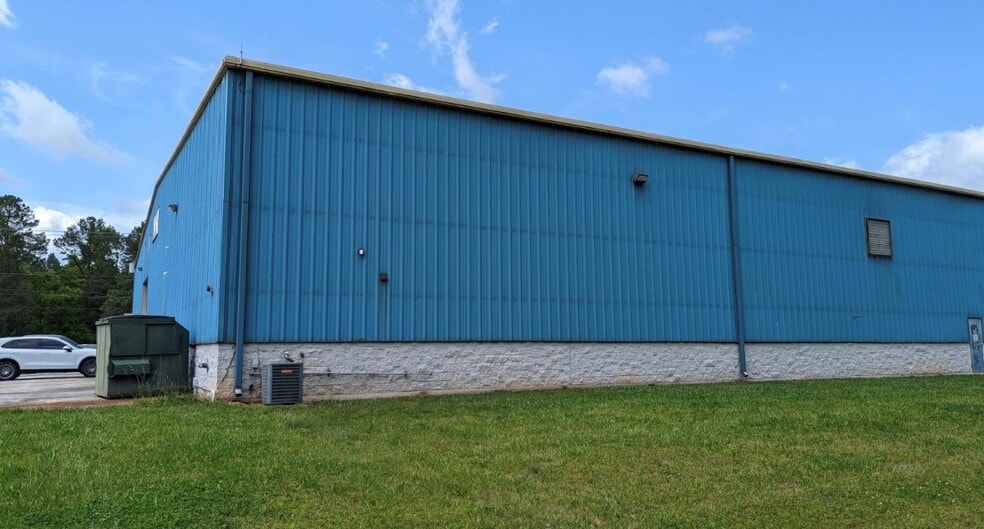 More Photos Of 1400 Montgomery, South Hill Warehouse For Lease