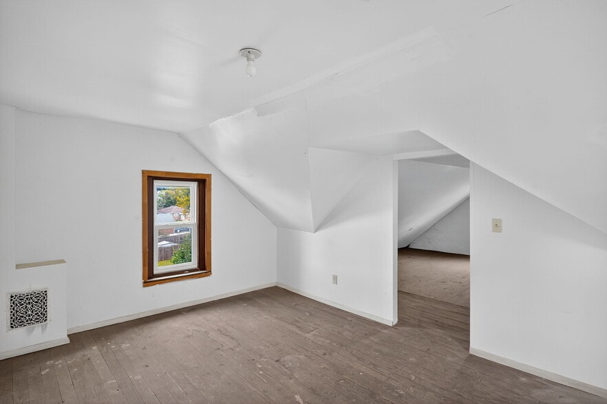 More Photos Of 1106 Broadway, Fountain Hill Office Residential For Sale