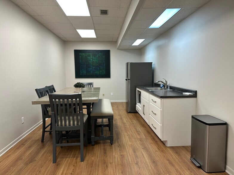 More Photos Of 9245 Calumet Ave, Munster Office For Lease