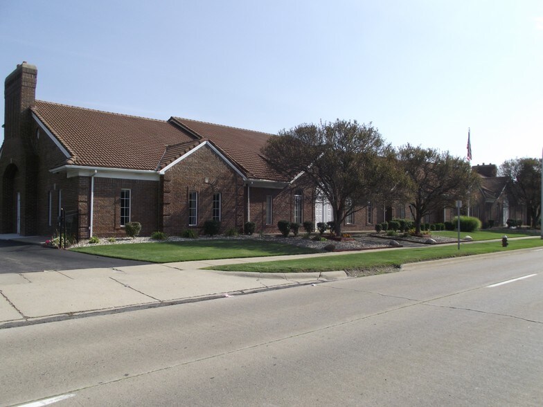 More Photos Of 3601-3665 E 11 Mile Rd, Warren Medical For Lease