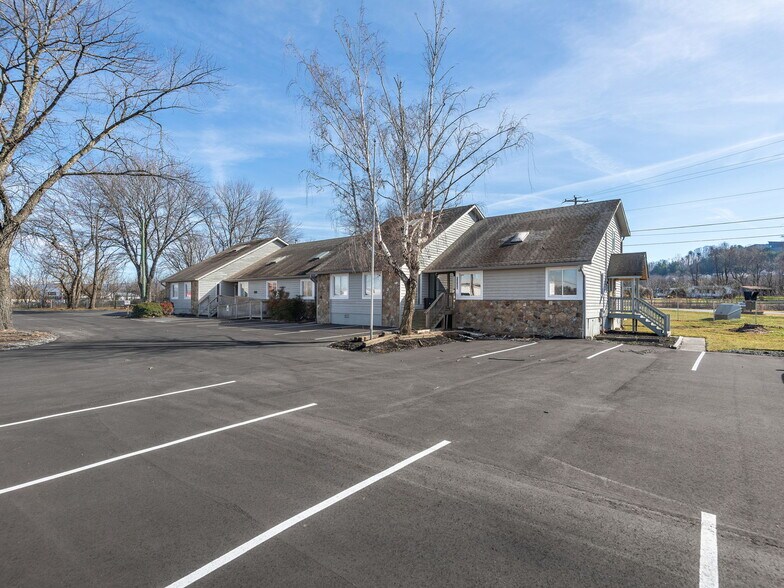 More Photos Of 5030 Hendersonville Rd, Fletcher Office For Sale