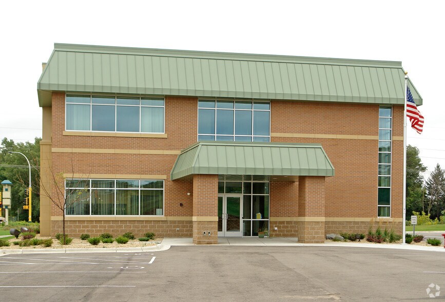 More Photos Of 1595 Thomas Center Dr, Eagan Bank For Lease