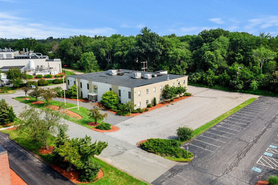 More Photos Of 4 Preston Ct, Bedford Office For Sale