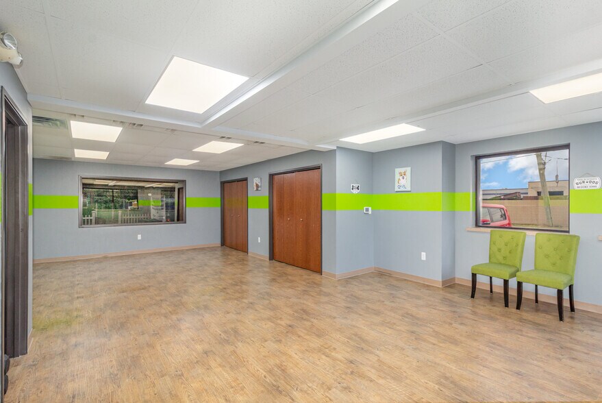 More Photos Of 2412 Midland Rd, Saginaw Service For Sale