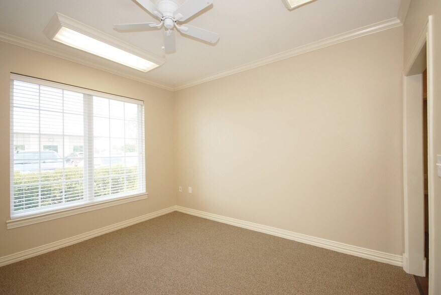 More Photos Of 611 S Highway 78, Wylie Medical For Lease