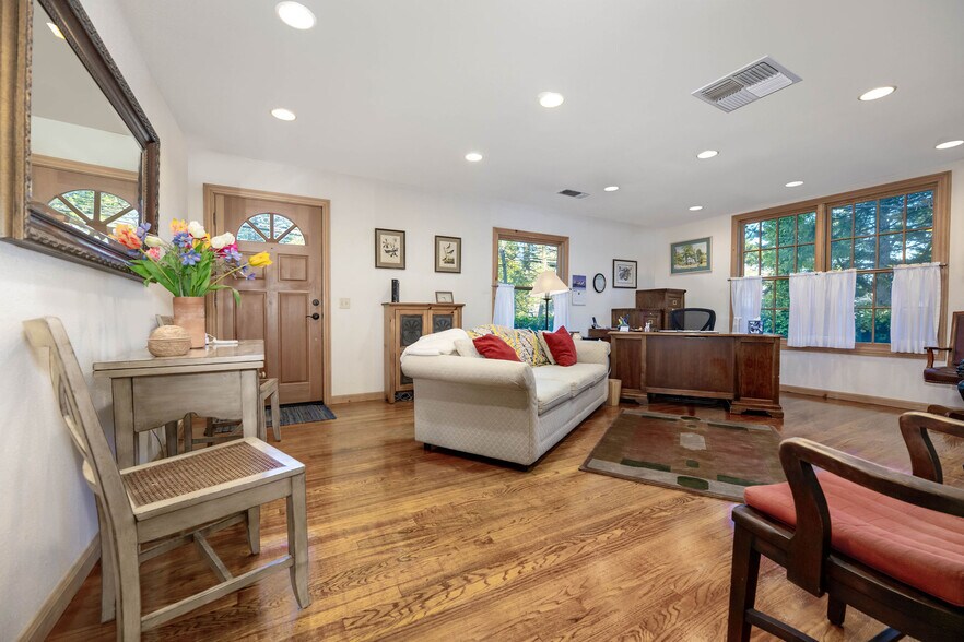 More Photos Of 825 Zion St, Nevada City Office For Sale