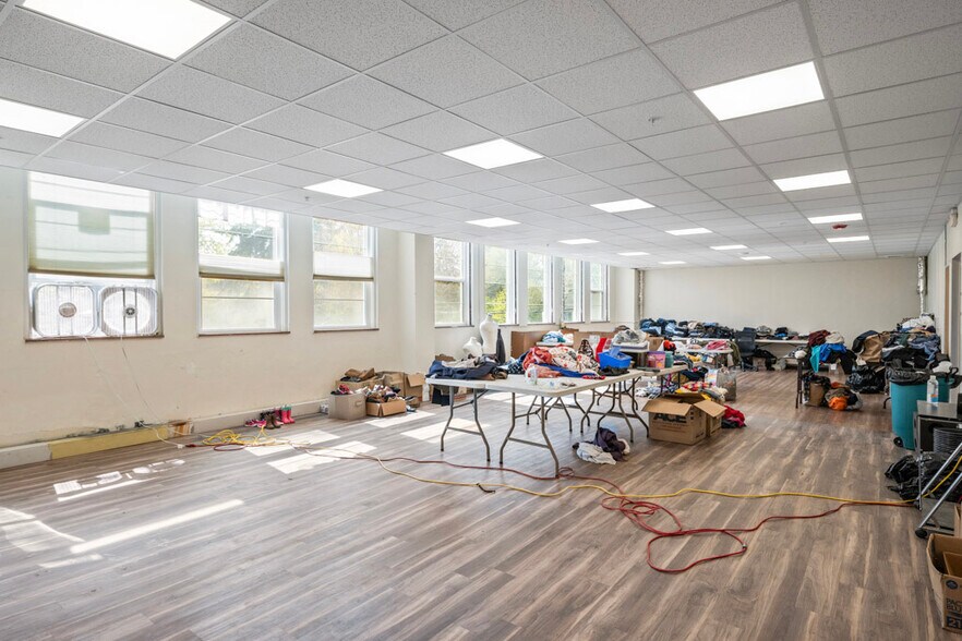 More Photos Of 115 NW State St, Pullman Loft Creative Space For Sale