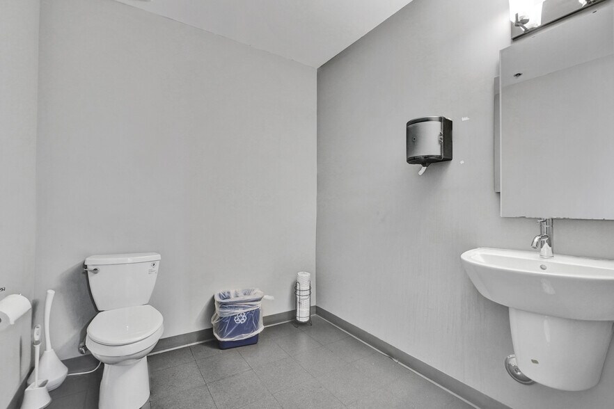 More Photos Of 1630 NW 108th Ave, Miami Warehouse For Sale