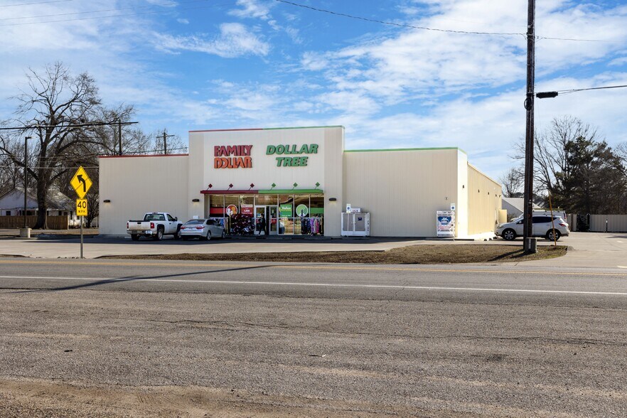 More Photos Of 306 E 13th St, Murfreesboro Freestanding For Sale