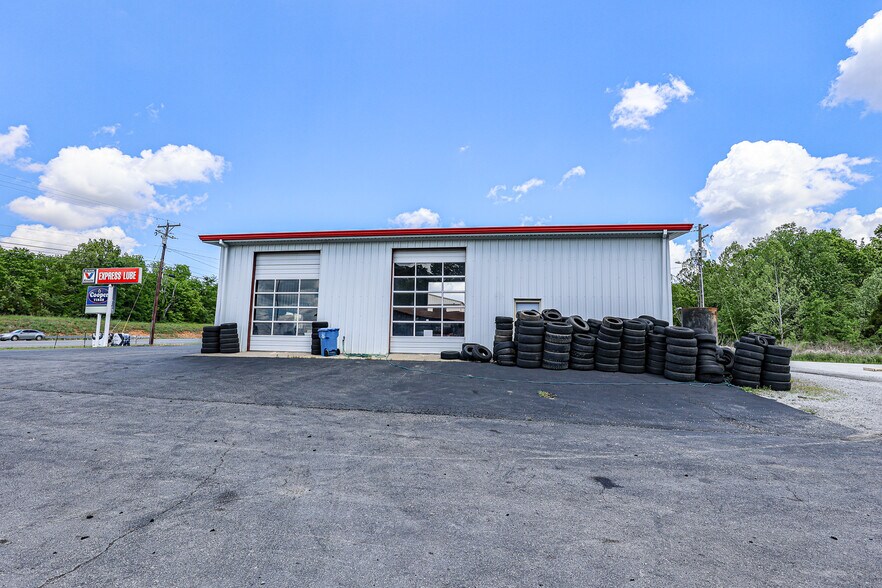 More Photos Of 430 US-62 E, Eddyville Auto Repair For Sale