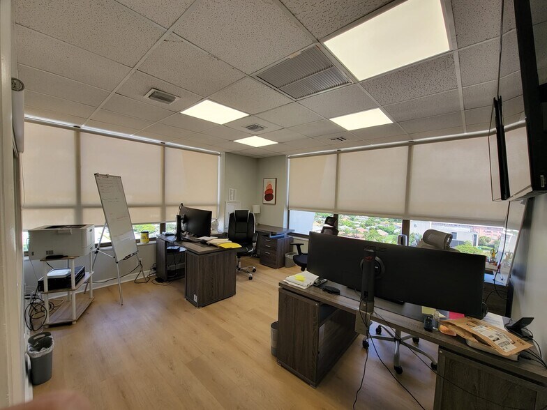 More Photos Of 1250 E Hallandale Beach Blvd, Hallandale Beach Office For Lease