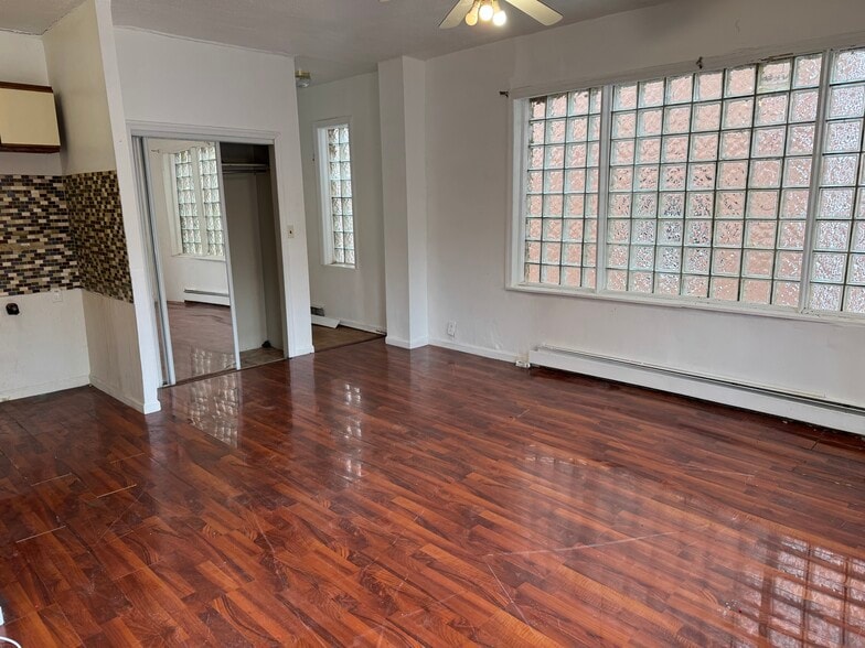 More Photos Of 2376 E 15th St, Brooklyn Specialty For Sale