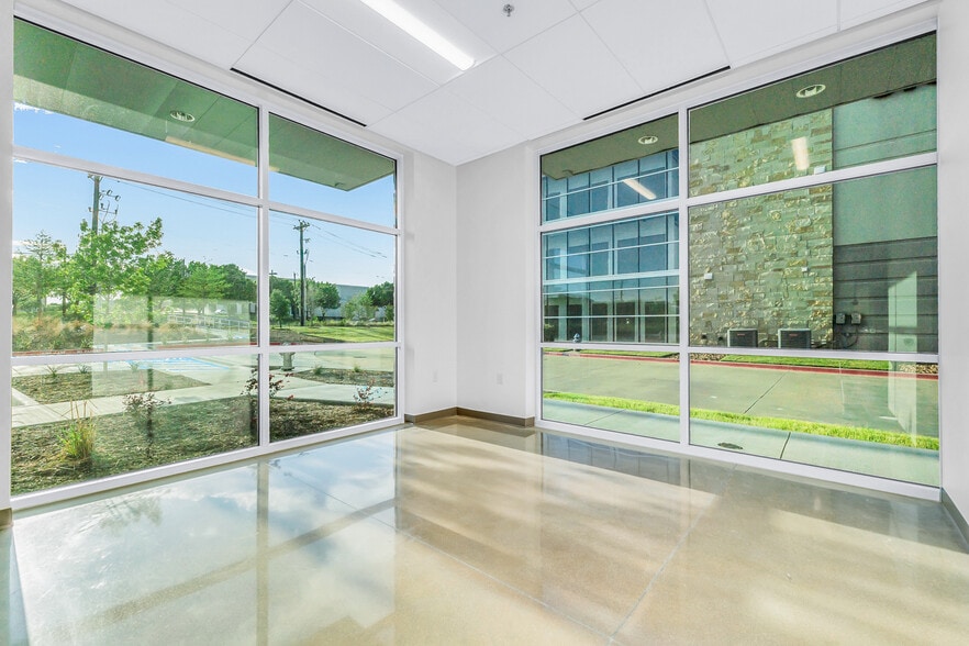 More Photos Of 1100 Lakeside Parkway, Flower Mound Showroom For Lease