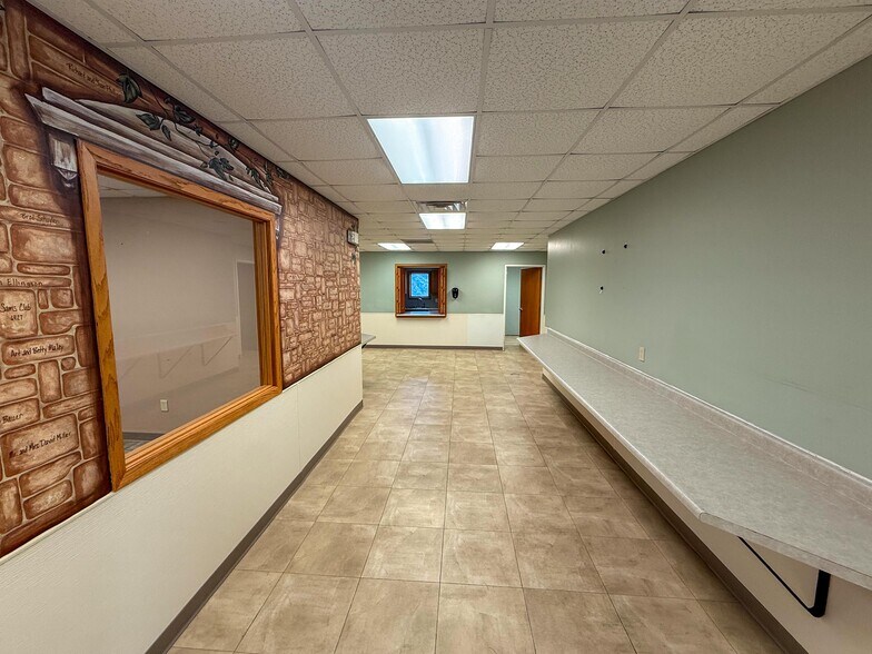 More Photos Of 3139 41st St NW, Rochester Office For Sale