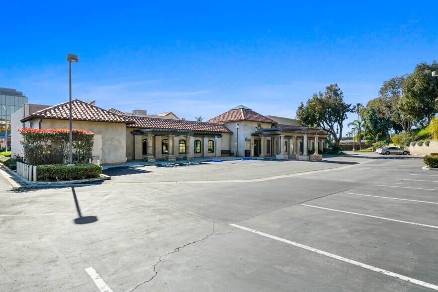 More Photos Of 3300 W Coast Hwy, Newport Beach Medical For Lease