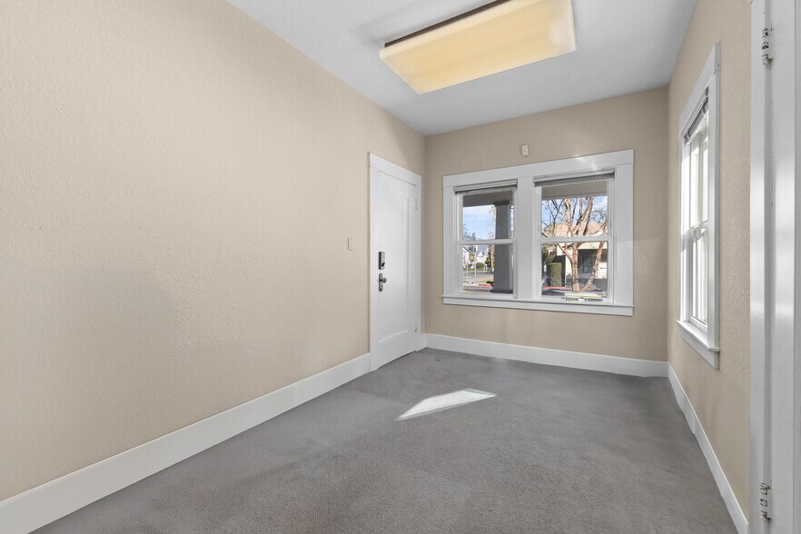 More Photos Of 700 College Ave, Santa Rosa Office For Sale