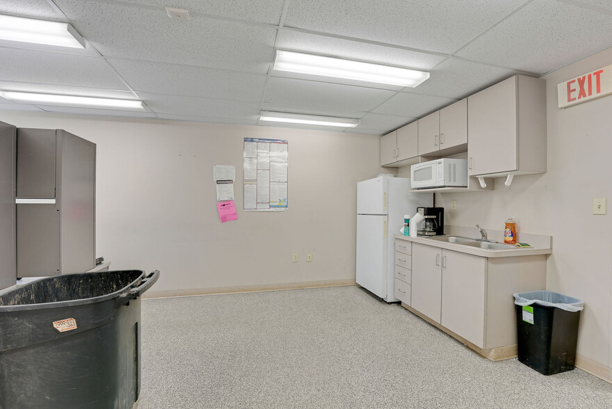 More Photos Of 4894 Neo Pky, Garfield Heights Manufacturing For Sale