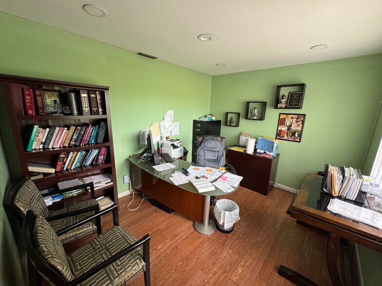 More Photos Of 602 W Lantana Rd, Lake Worth Medical For Lease