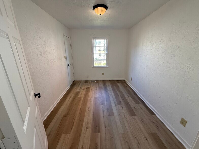 More Photos Of 458 Locust St, Middletown Office For Lease