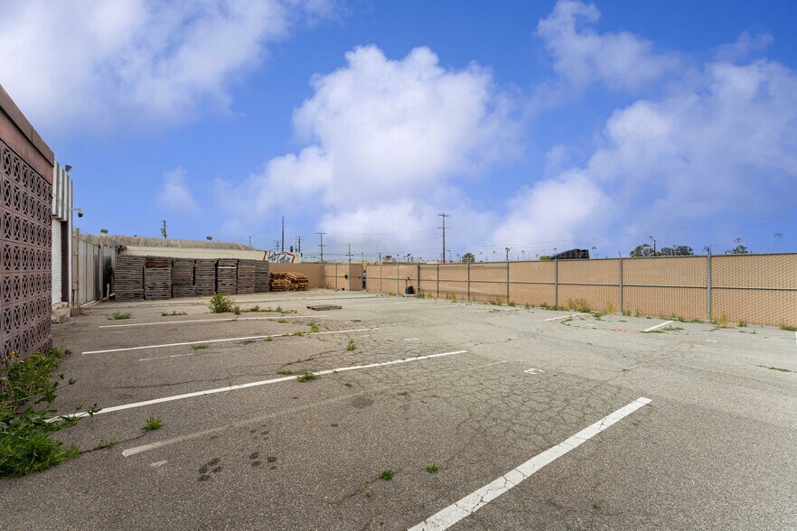 More Photos Of 15610 S Main St, Gardena Distribution For Sale