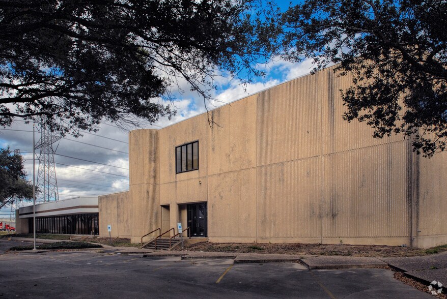 Primary Photo Of 5601 Braxton Dr, Houston Warehouse For Lease