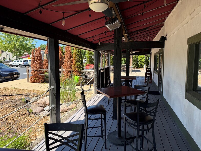 More Photos Of 210 Cedar St, St Charles Restaurant For Lease