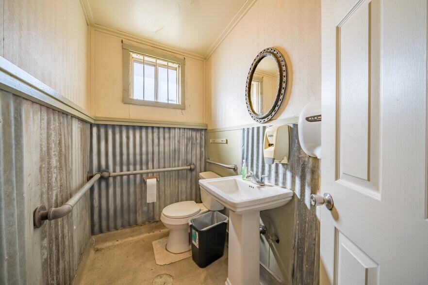 More Photos Of 19215 CA-46 East, Shandon General Retail For Sale