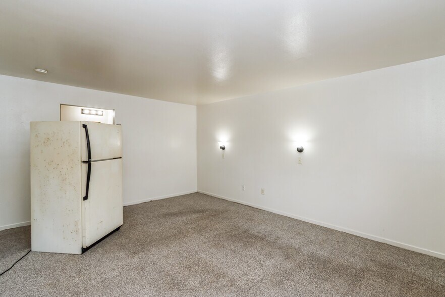 More Photos Of 320 2nd St, Coralville Office For Sale