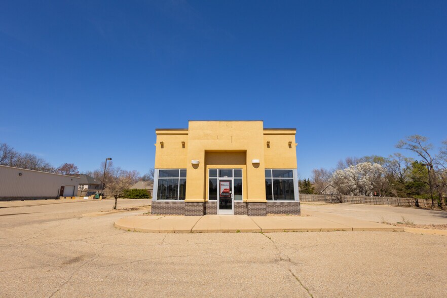 More Photos Of 1403 W 8th St, Wellington Fast Food For Sale