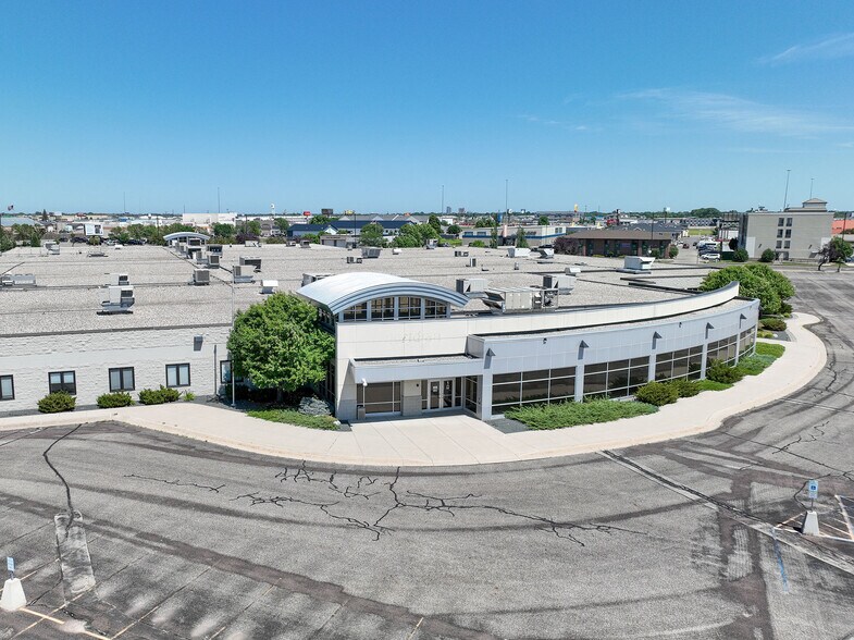 More Photos Of 900 42nd St S, Fargo Office For Sale