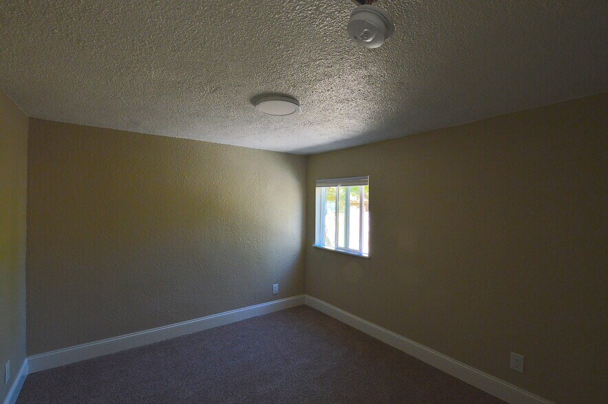 More Photos Of 2230 El Reno Ln, Redding Apartments For Sale