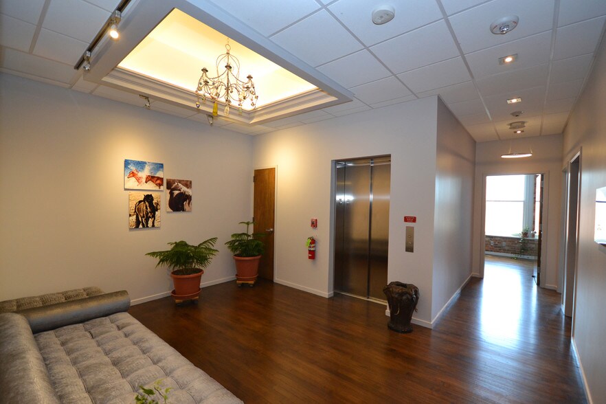 More Photos Of 20 W Main St, Riverhead Office For Lease