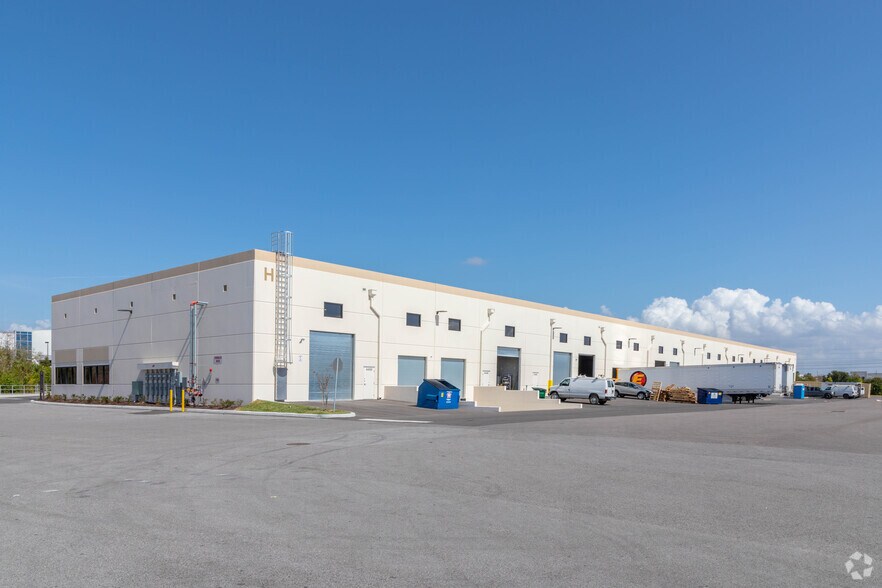 More Photos Of 4428-4450 Eagle Falls Pl, Tampa Warehouse For Lease