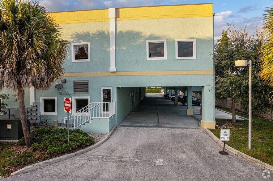 More Photos Of 1300 Goodlette Rd N, Naples Office For Sale