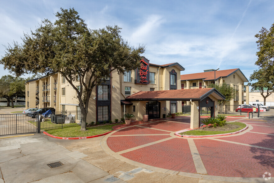 Primary Photo Of 9902 Gulf Freeway, Houston Hospitality For Sale