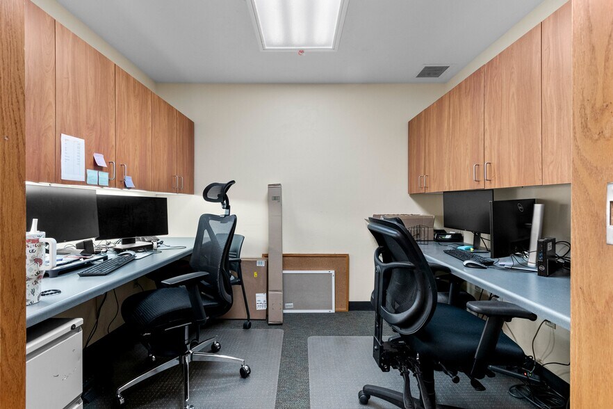 More Photos Of 445 S Adams St, Green Bay Office For Lease