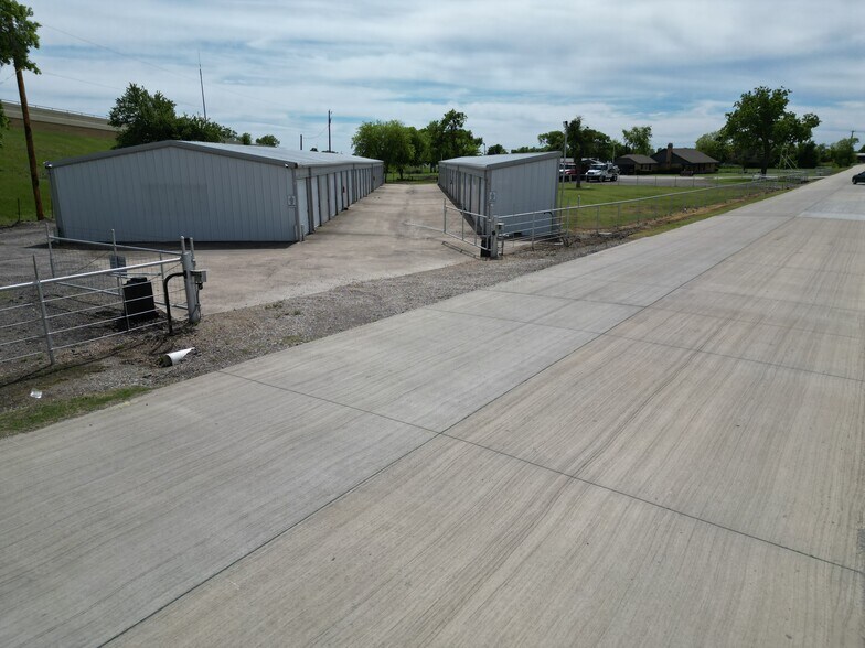 More Photos Of 208 Moore Ln, Lavon Industrial For Sale