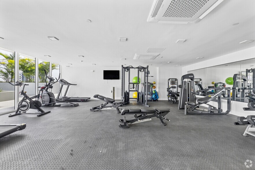 More Photos Of 1025 E 25th St, Hialeah Coworking Space