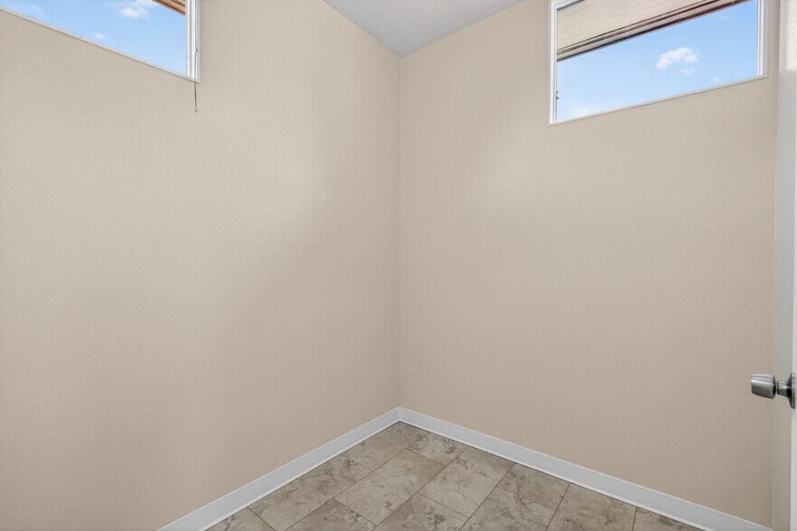 More Photos Of 619 Diagonal St, Clarkston Medical For Sale